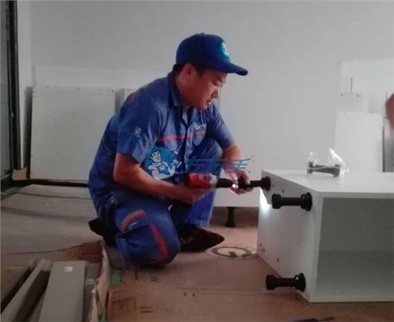 櫥柜安裝流程圖文詳解-安裝地腳 櫥柜安裝流程圖文詳解-安裝地腳