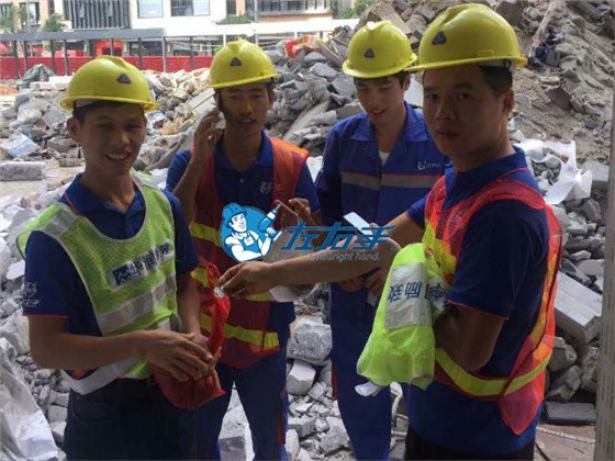 左右手華潤(rùn)城衣柜安裝項(xiàng)目火熱進(jìn)行中！