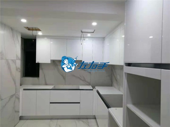 左右手櫥柜安裝、櫥柜門安裝（有水?。? /></a>
</p>
<p style=