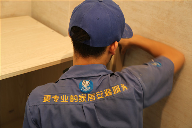 櫥柜安裝中如何處理煤氣管道、煙道管、燈線等問題