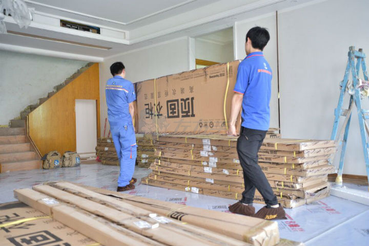 左右手家居安裝公司合作伙伴頂固敲鐘上市，定制家具上市公司再添強將！1