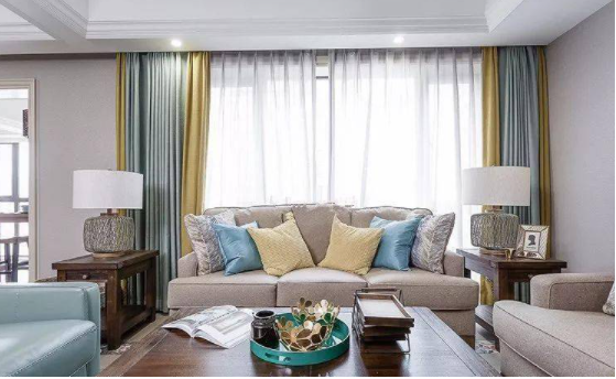 【家居窗簾布藝加盟】家庭輕奢風(fēng)格窗簾，家居布藝的軟裝搭配技巧